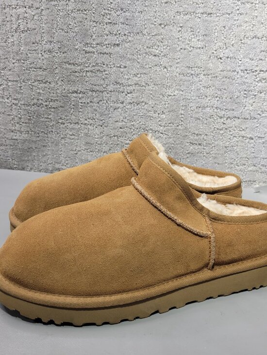 UGG Shoes - UGG Australian Classic Women's Size US 9 Chestnut Suede Slippers 1108193